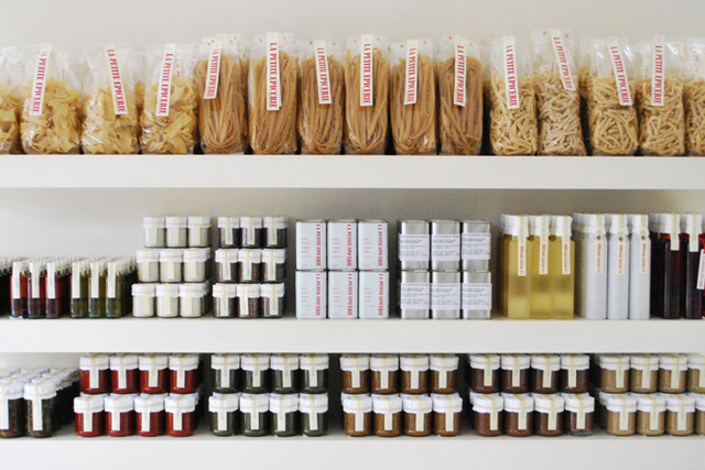 “KITCHEN”、“HOME&DESIGN”、“LOVE&GIFT”、“DECORATION”の4つのカテゴリーに分けて様々なインテリアアイテムを展示する「BATOMA TRADESHOW」