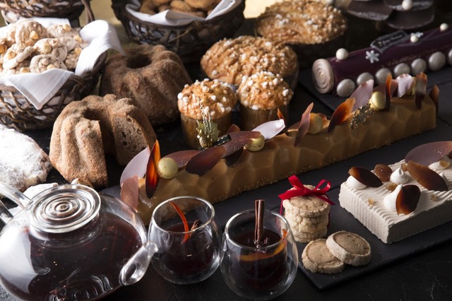 東京・新宿「ヒルトン東京」の「マーブルラウンジ」では、『くるみ割り人形』の物語の世界観をブッフェ台に表現したクリスマスデザートブッフェを11月6日（金）～12月25日（金）開催する。