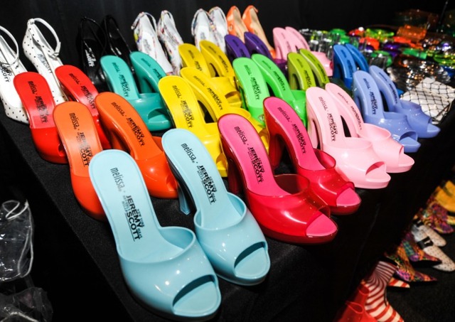 MELISSA×JEREMY SCOTT のミュール。2016SS NY Collectionのランウェイにて。