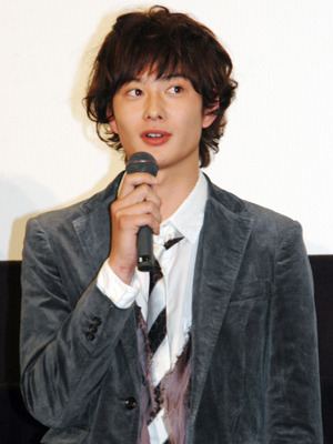 思わず助けを求めて加瀬さんをチラリ