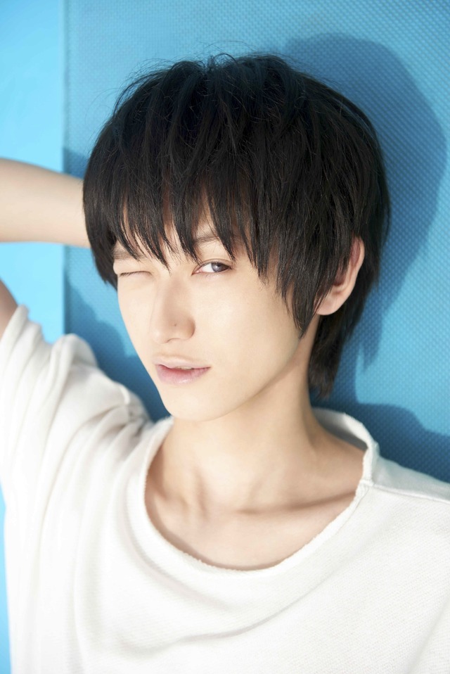 本郷奏多カレンダー2016／（C）東京ニュース通信社