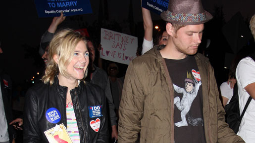 26日、同性婚の自由を求めるデモンストレーションに参加したドリュー　-(C) Splash/AFLO