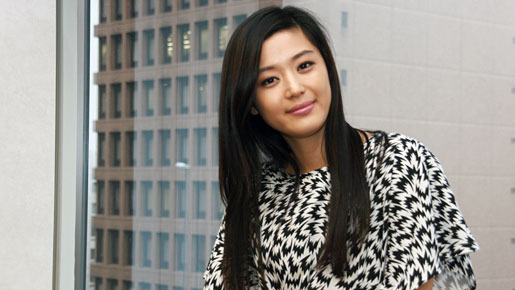 初の本格アクションで新境地を開く