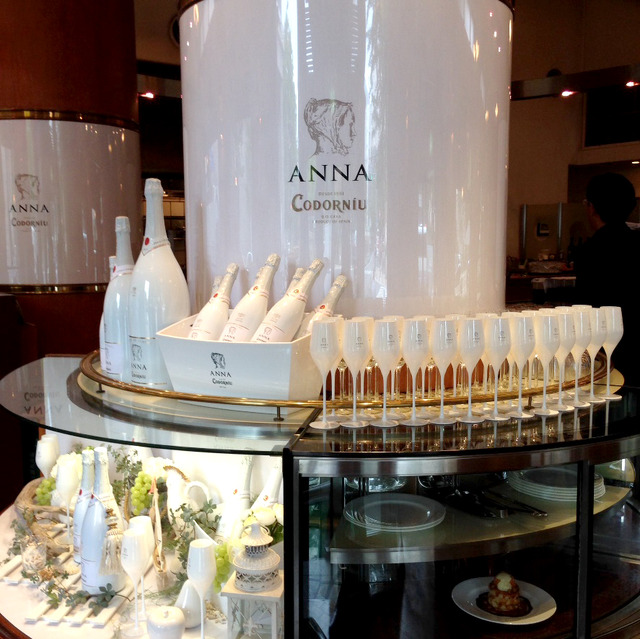 「アナ・デ・コドーニュ スリーバーボトル」のコラボショップ「ANNA TERRACE（アナ・テラス）」を横浜・日本大通りで展開。