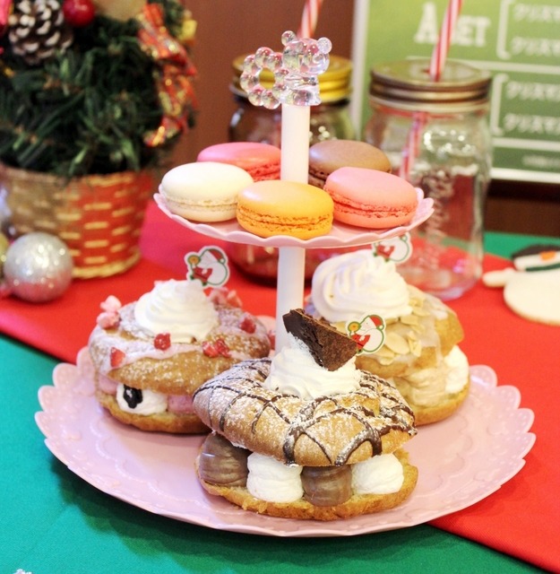 セット商品を購入するともらえる「クリスマスドーナツツリー」の使用イメージ