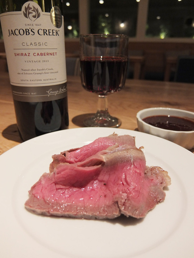 スパイシーかつまろやかで、新鮮なチェリーとシダーオークが香る「ジェイコブス クリーク シラーズ カベルネ」。