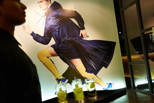 ナイキ ラボ×sacaiの2015 Fall＆ホリデーがローンチ。静と動の美しさをダンスで表現