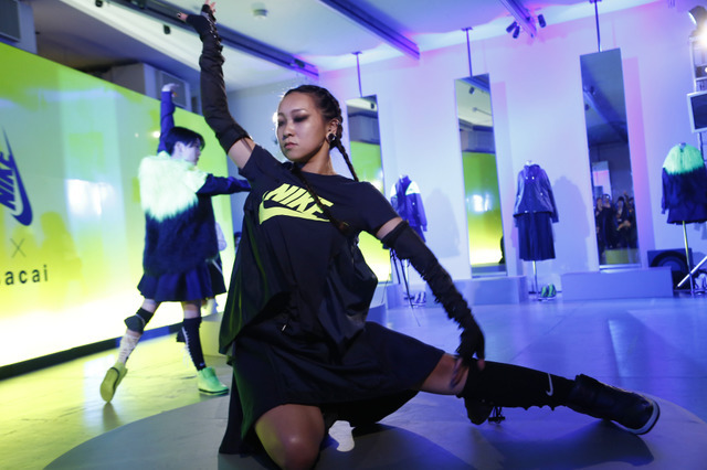 ナイキ ラボ×sacaiの2015 Fall＆ホリデーがローンチ。静と動の美しさをダンスで表現