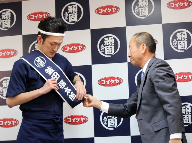 中村獅童と、湖池屋代表取締役会長の小池孝氏