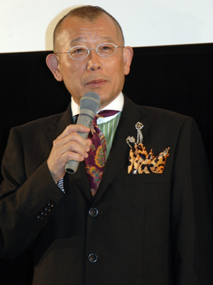 白衣の下はこんなにオシャレ！