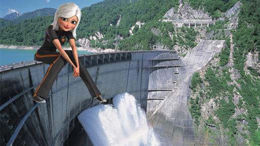 黒部ダムにて　写真提供：(社）富山県観光連盟