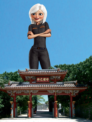 めんそーれ！　首里城・守礼門にて　写真提供：首里城公園管理センター