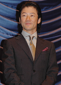 柴崎芳太郎役・浅野忠信