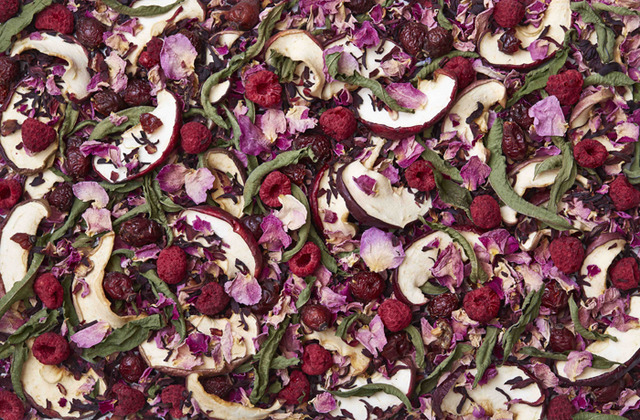 ハイビスカスやローズヒップ、ラズベリーなどを使用した「ベリー」