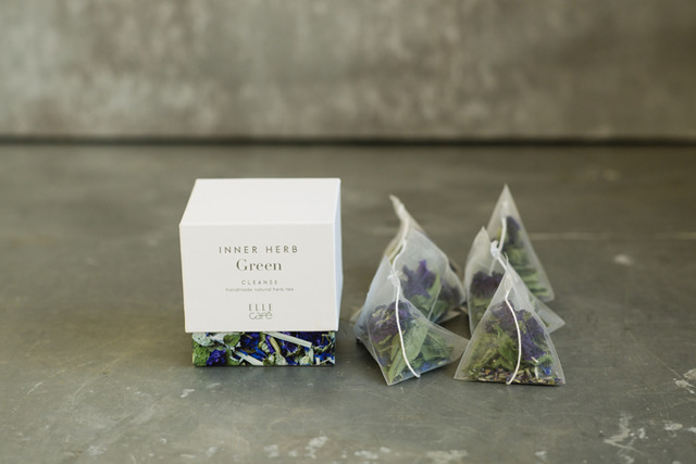 レモングラスやブルーマロー、ラベンダーなどからなる「クレンズ」