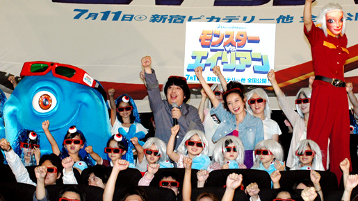 観客もスーザンとボブに変身、巨大スーザンの姿も！