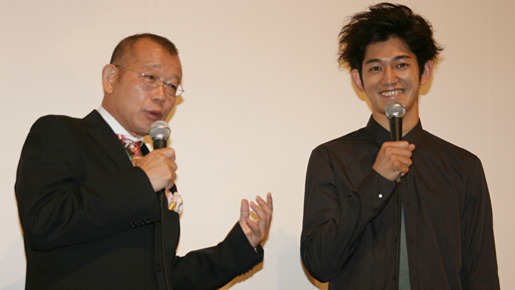 鶴瓶さん、たまらず瑛太さんのトークにツッコミ