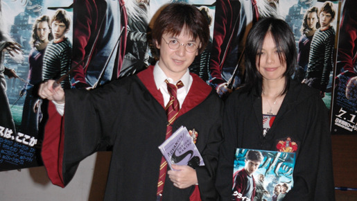 ハリーに扮したマジシャンのALeXと相川七瀬