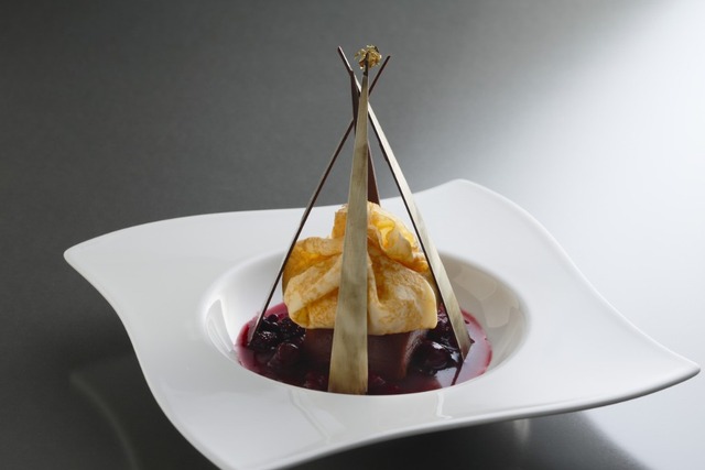 「フロマージュ・ショコラのオモニエール」提供期間：12月1日（火）～12月25日（金） 価格：銀座メゾン 1,836円、芦屋本店1,512円、浜大津店 1,404円。