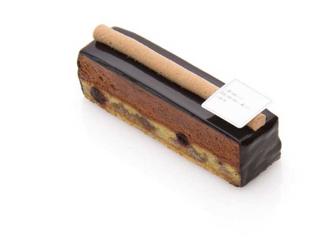 「モンドール」1個 830円。