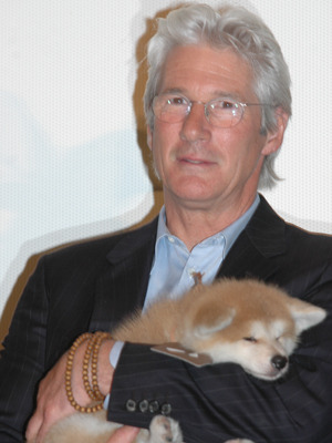 リチャードの腕の中でぐぅぅぅぅ…