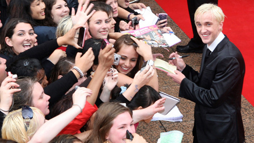 ドラコ・マルフォイ役のトム・フェルトンも女性ファンから大声援を受けていた