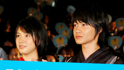 役の通り、実年齢でも桜庭さんの方が“先輩”