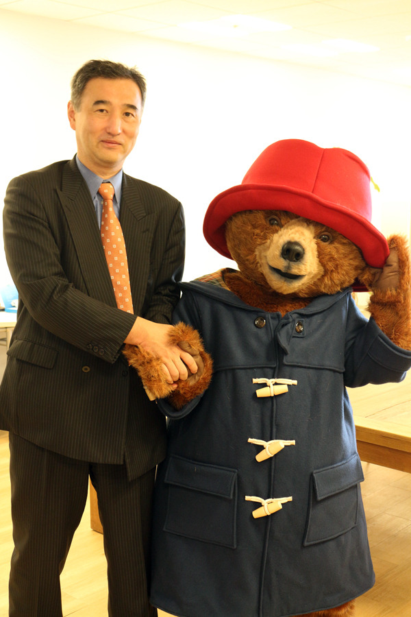 シネマカフェ編集部に訪問したパディントン