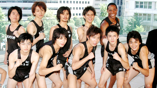 寛政大学陸上部のユニフォーム姿で登場！