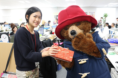 シネマカフェ編集部に訪問したパディントン