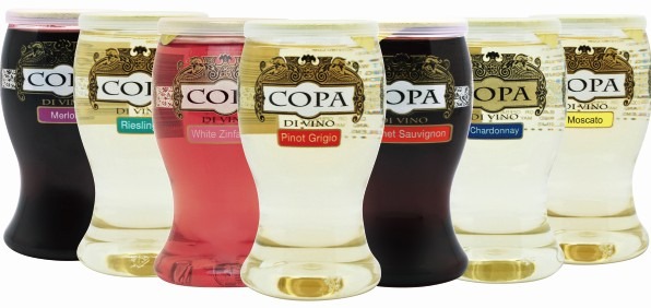 「コパ・ディ・ヴィーノ」は187mlの飲みきりサイズで、ブドウの品種ごとに7種のラインナップを揃える。