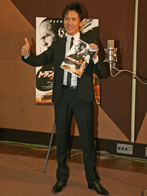 「安全運転で劇場へゴウ！」とアピール