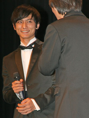 先輩俳優たちにいろいろ教わった高良さん