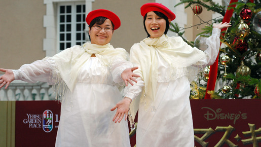 『Disney's　クリスマス・キャロル』イベントに登場したハリセンボン