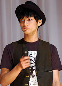 雪氷サポートの兄やんこと高良健吾