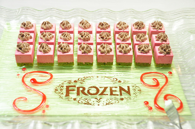 スペシャルブッフェ／『アナと雪の女王／エルサのサプライズ』モチーフのメニュー