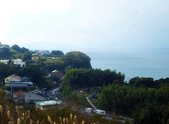 「恋人の聖地」としてカップルなどに人気の大村湾パーキングエリアは、長崎市内から長崎自動車道を通ってクルマで35分（43km）