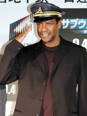 ビシッと敬礼！