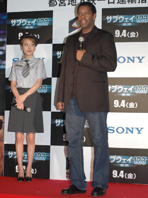 駅長と指令所長