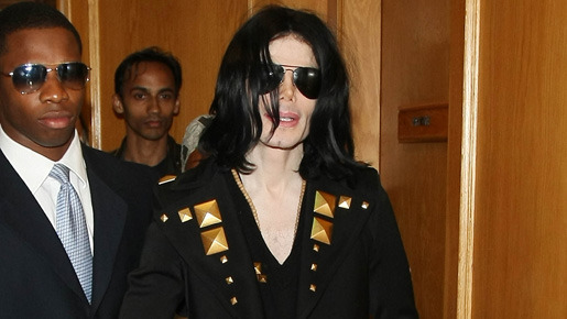 5月21日、ビバーヒルズの医療センターを訪れた際のマイケル-(C) Splash/AFLO