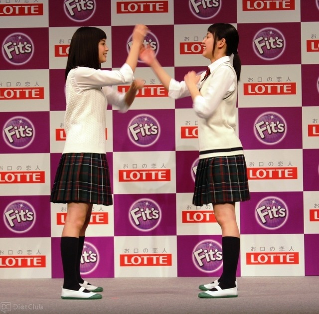 広瀬すずと南乃彩希が「なかよしダンス」を披露