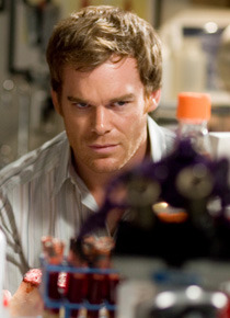 「デクスター」DexterTM -(C) 2006 Showtime Networks Inc. All rights reserved. SHOWTIME and related marks are registered trademarks of Showtime Networks Inc. A CBS Company. TM, -(R) & -(C) 2009 by Paramount Pictures. All Rights Reserved.