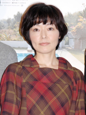 母・京子役の小林聡美