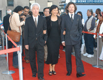 レッドカーペットを歩く『ヴィヨンの妻』チーム