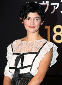 伝説のデザイナーの知られざる半生を演じきった