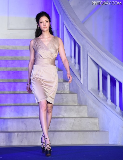 菜々緒【写真：竹内みちまろ】