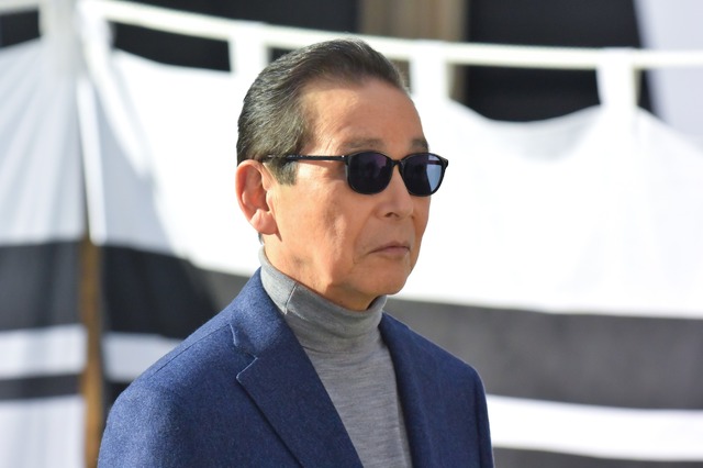 サントリーコーヒー「プレミアムボス ザ・ラテ」新TV-CM「プレミアム城跡」篇