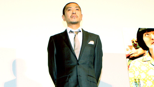 わずか5分に映画、時事といろんなネタを詰め込んで観客を魅了するさまはさすが！　photo：Yoko Saito