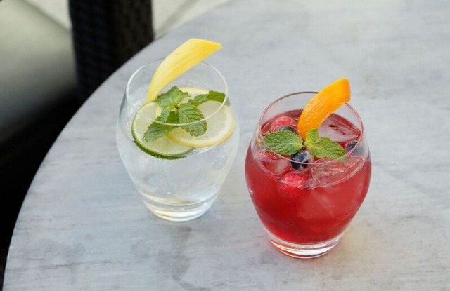 ラウンジバー「プリヴェ」の「春のパンチカクテルフェア（2種）」1杯 2,200円、5杯 9,800円、15杯 22,000円