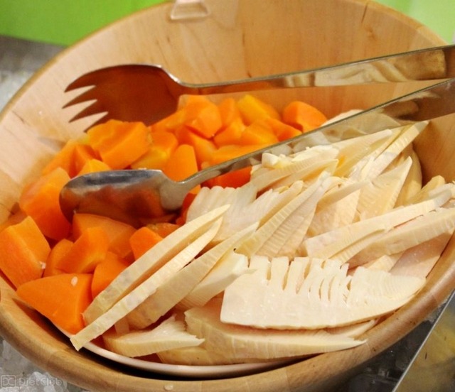 「サラダスタンド」コーナーに用意されていた野菜